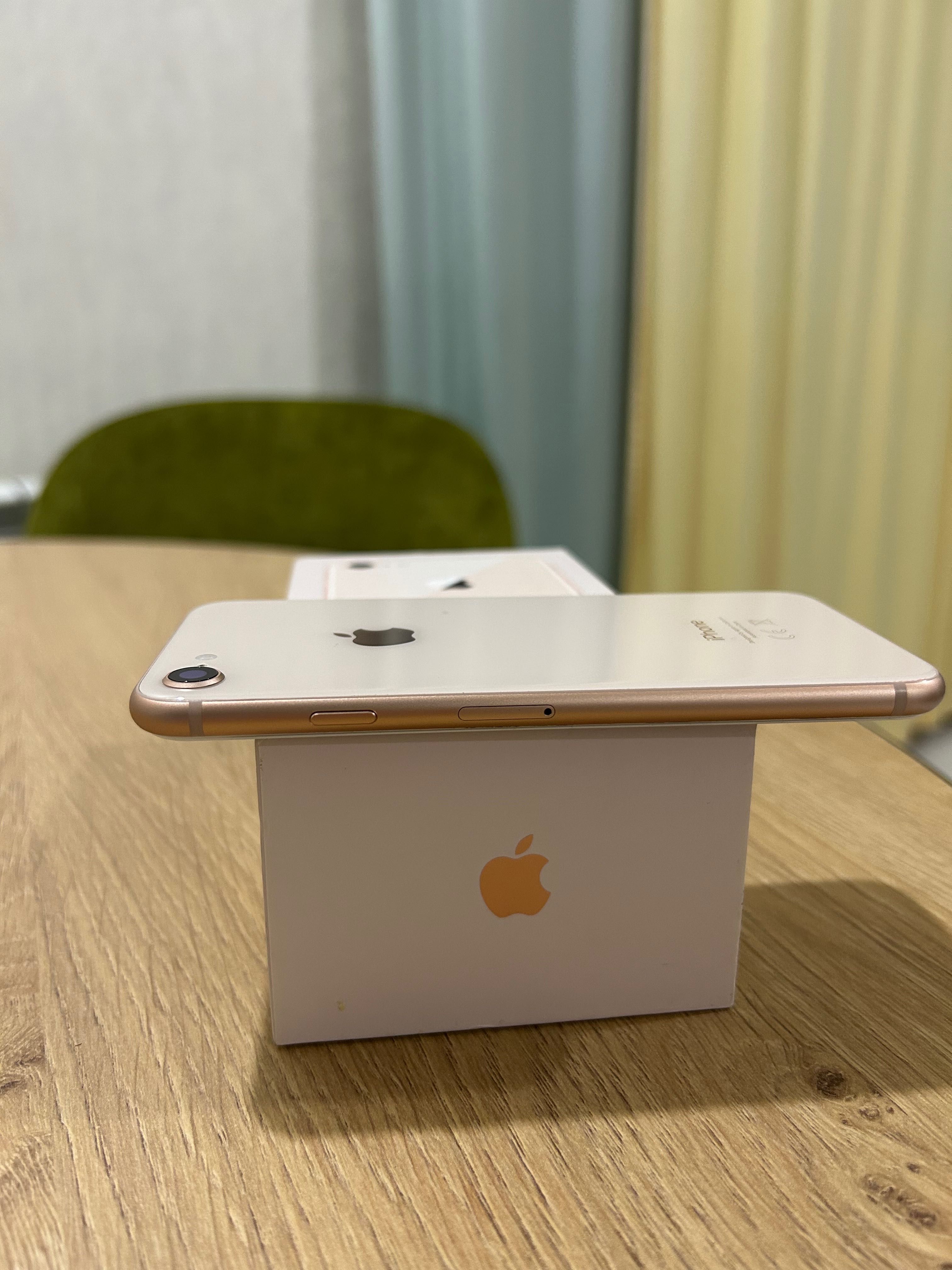 iPhone 8 Gold 64 gb