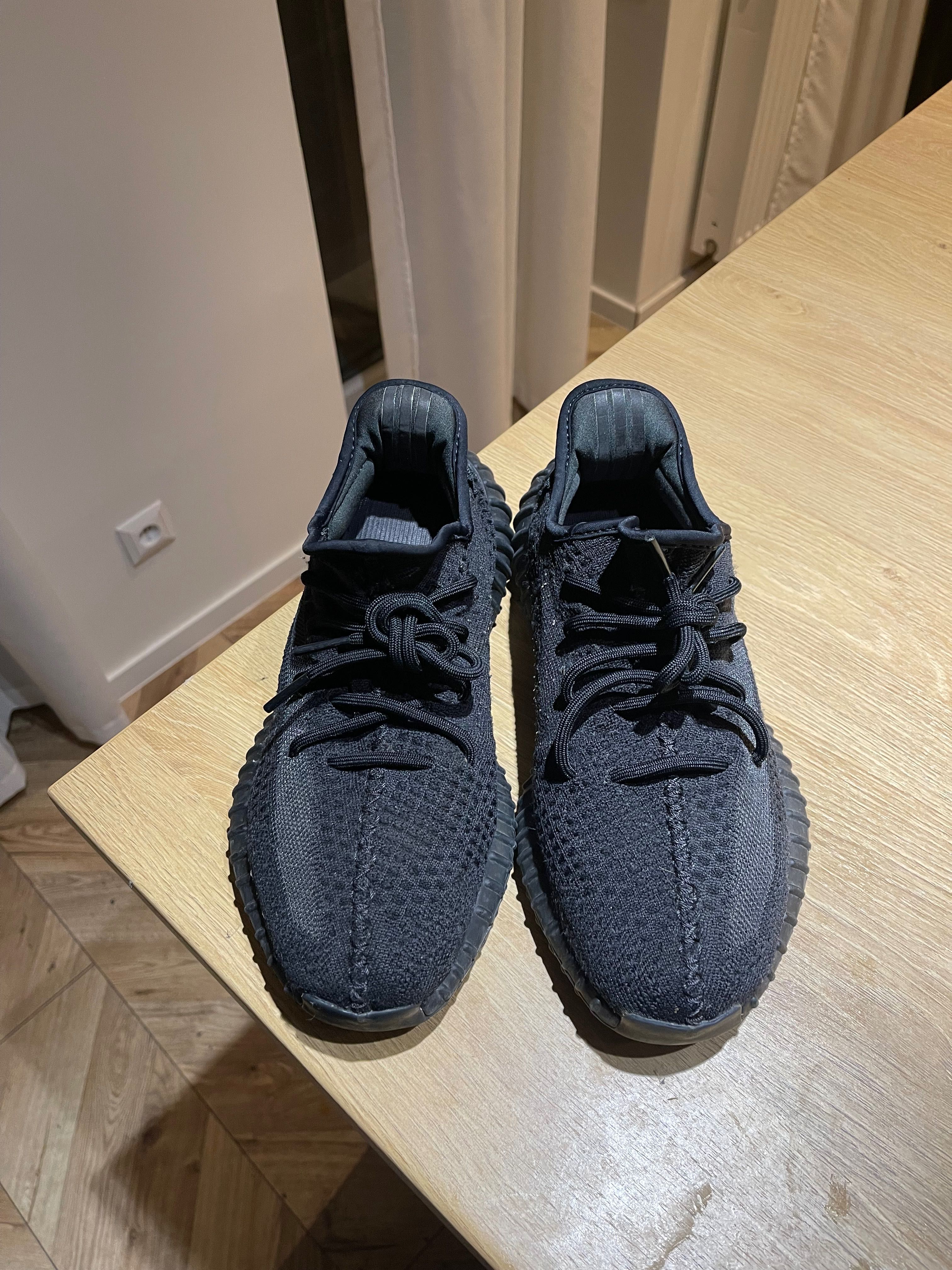 adidas Yeezy boost 350 v2 onyx 42 2/3 black white carbon belug