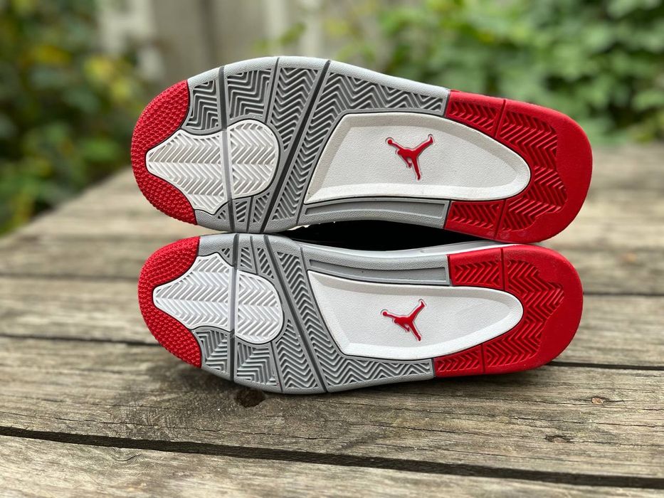 РОЗПРОДАЖ  Nike Air Jordan Retro 4tm (42; 45 розмір)