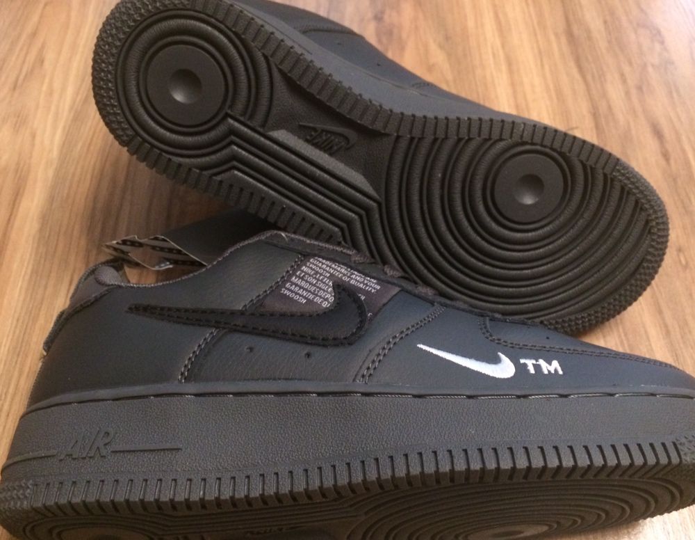 кроссовки Nike  Air Force на 37 размер