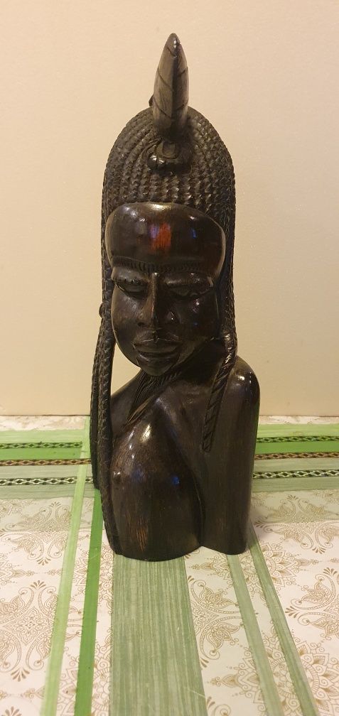 Figura kobiety z hebanu