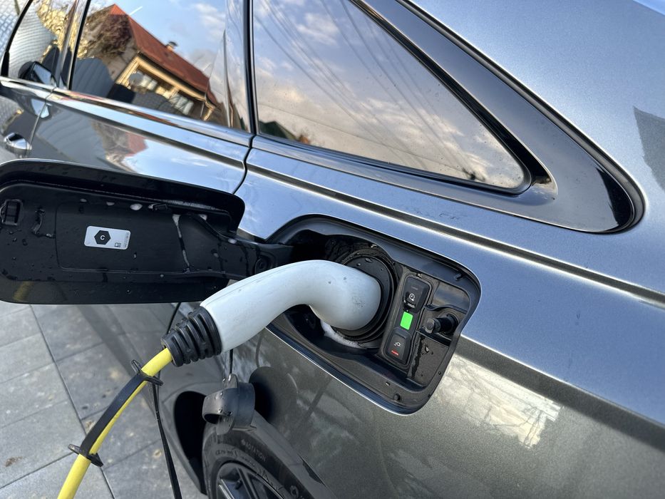 Audi a6 С8 - 367 л.с гібрид quattro