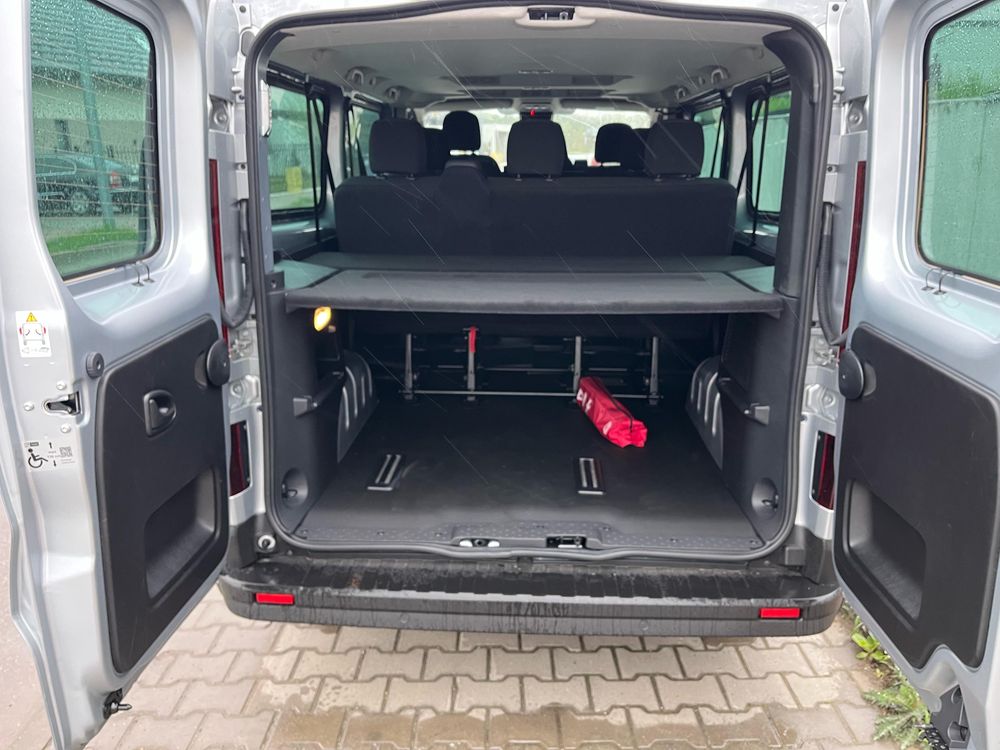 Wynajem busa 9 osobowego Renault Trafic 2024 Long Nowy / wolne terminy