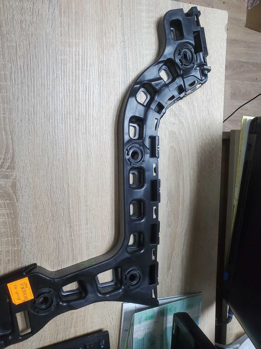 Кронштейн бампера переднього лівий LH  3CN.807.393.D  8VG для WV,новий