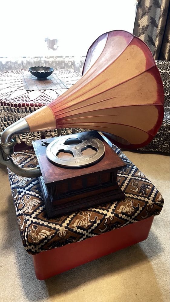 Грамофон Gramophone & Typewriter Ltd. (G&T)