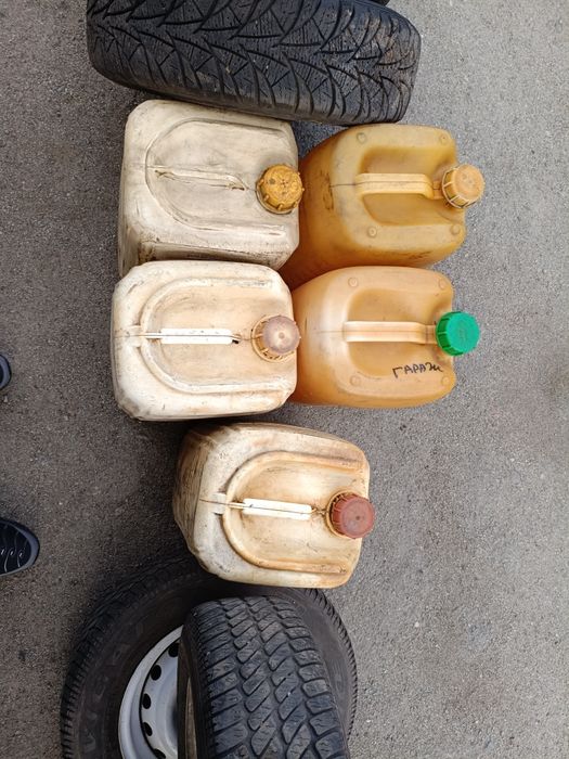 Канистры пластиковые 20 л