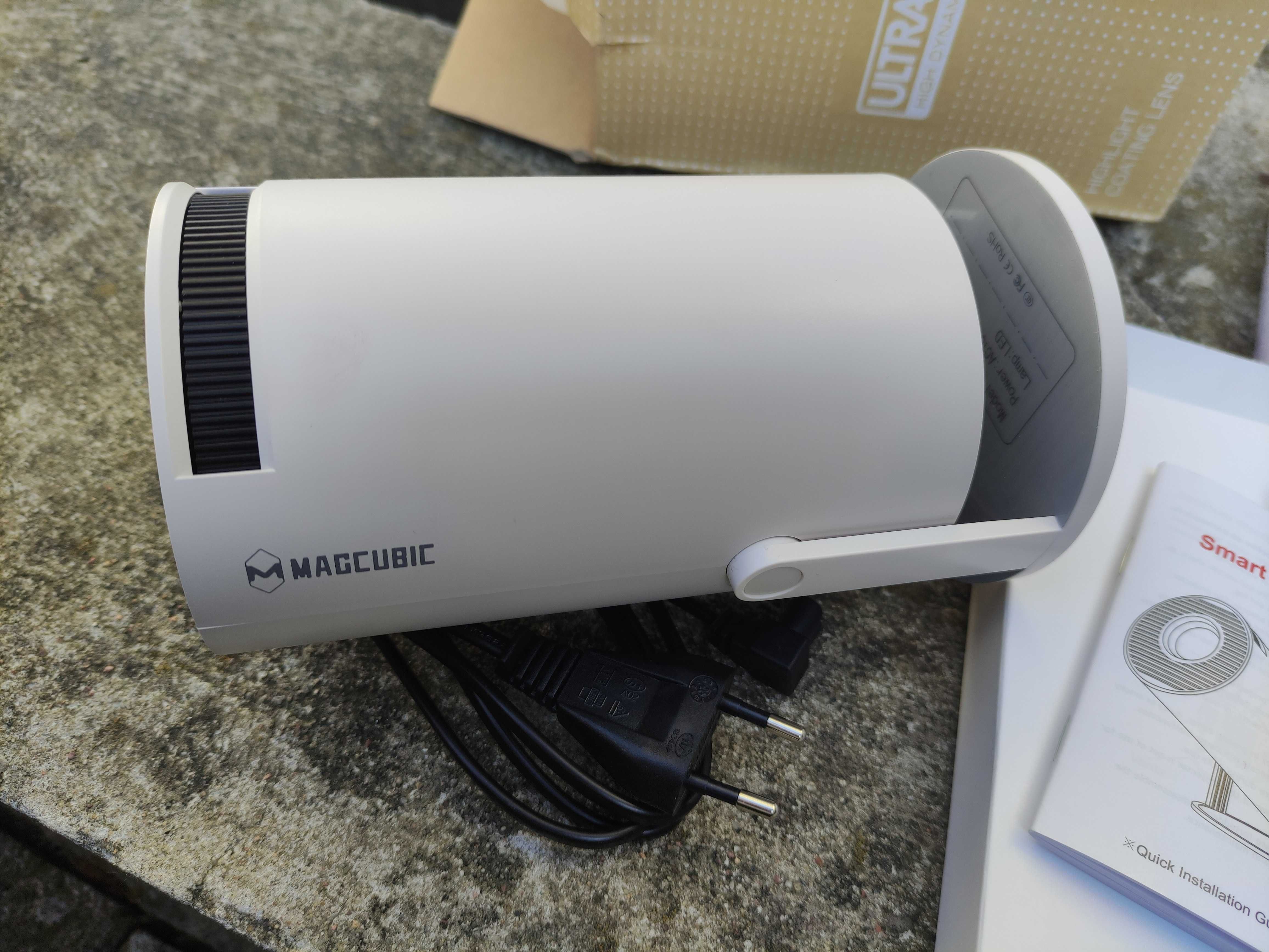 Projektor LED HY300 PRO biały WIFI 4K Przenośny SMART Głośnik
