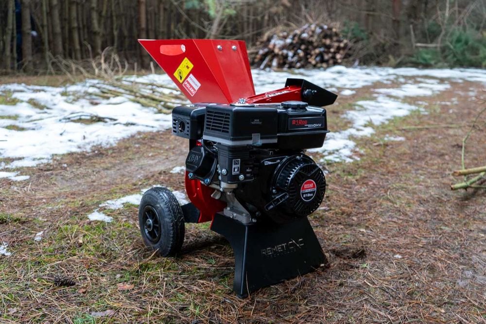 Rębak spalinowy REMET RTS-300 == rozdrabniacz do gałęzi TARCZOWY