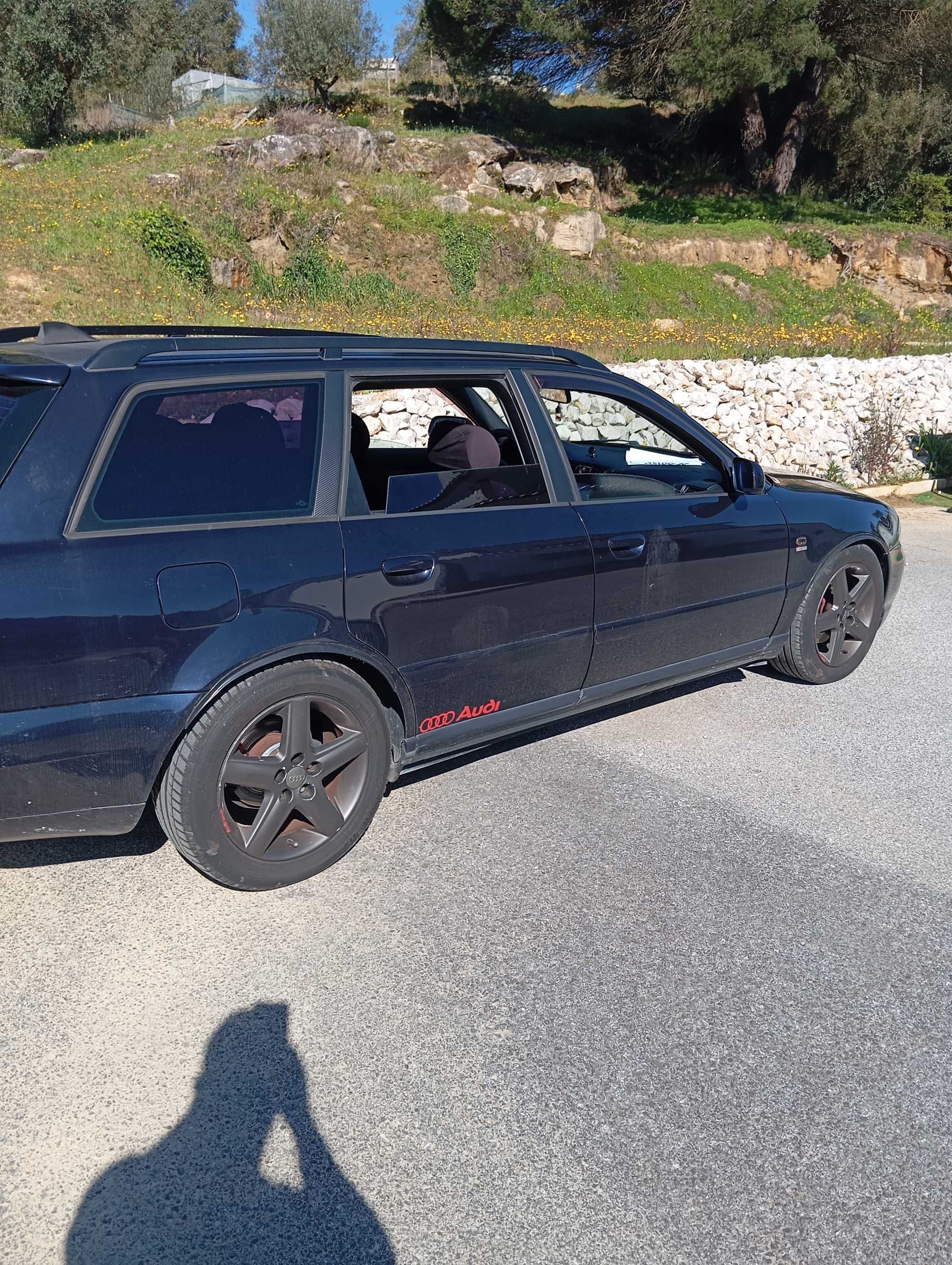 Audi A4 B5 – 2000 – Gasolina 
Valor negociável.