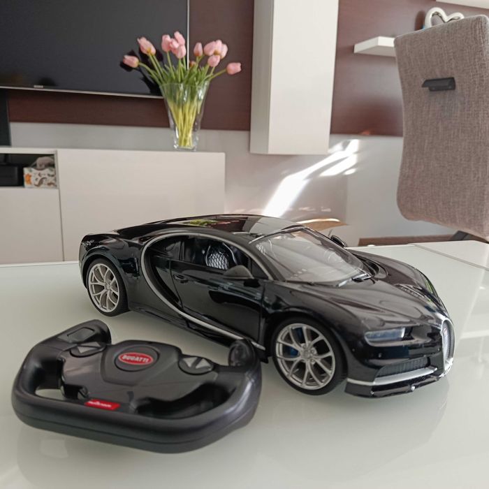 Duży samochód na sterowanie Bugatti Chiron, scala 1:14, światła