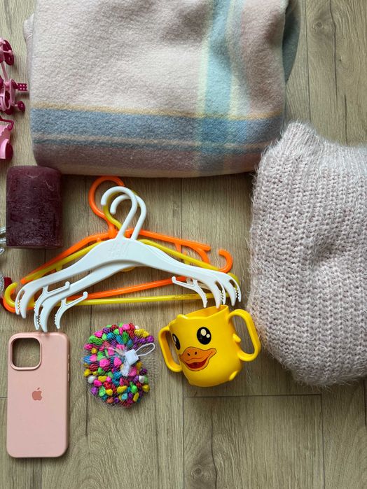 Отдам бесплатно: одеяло детское, вешалки детские, игрушка, чехол