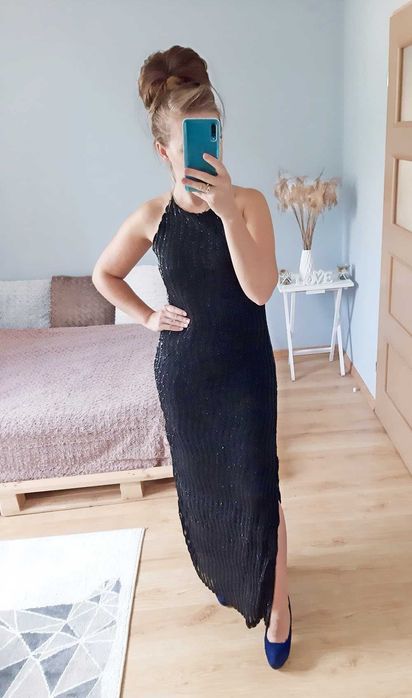 Długa sukienka na sylwestra Samantha Faiers czarna z rozcięciem brokat