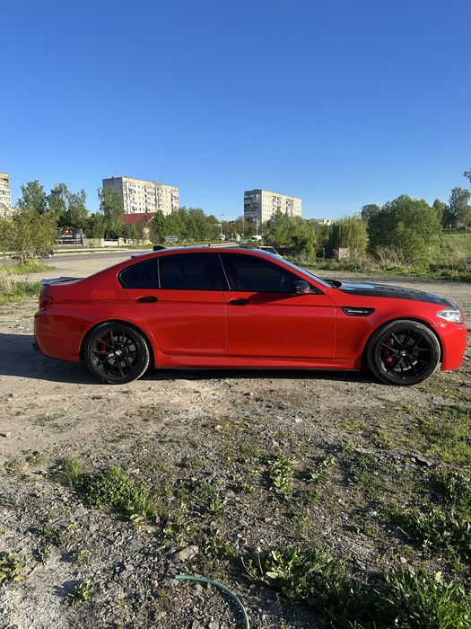 BMW F10 4.4 I s63 м комплектація