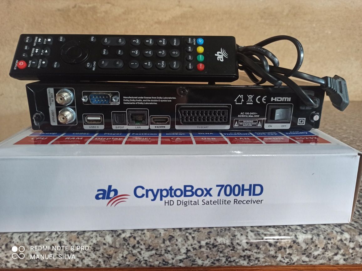 Box satélite Cryptobox 700HD já configurada.