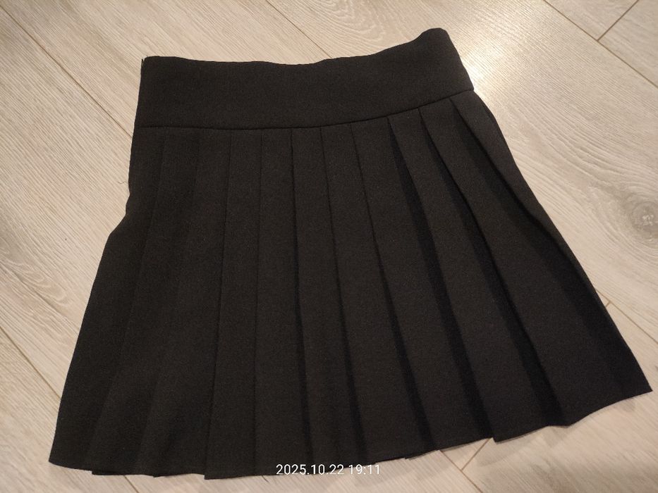 Czarna spódniczka galowa F&F r. 7-8 lat