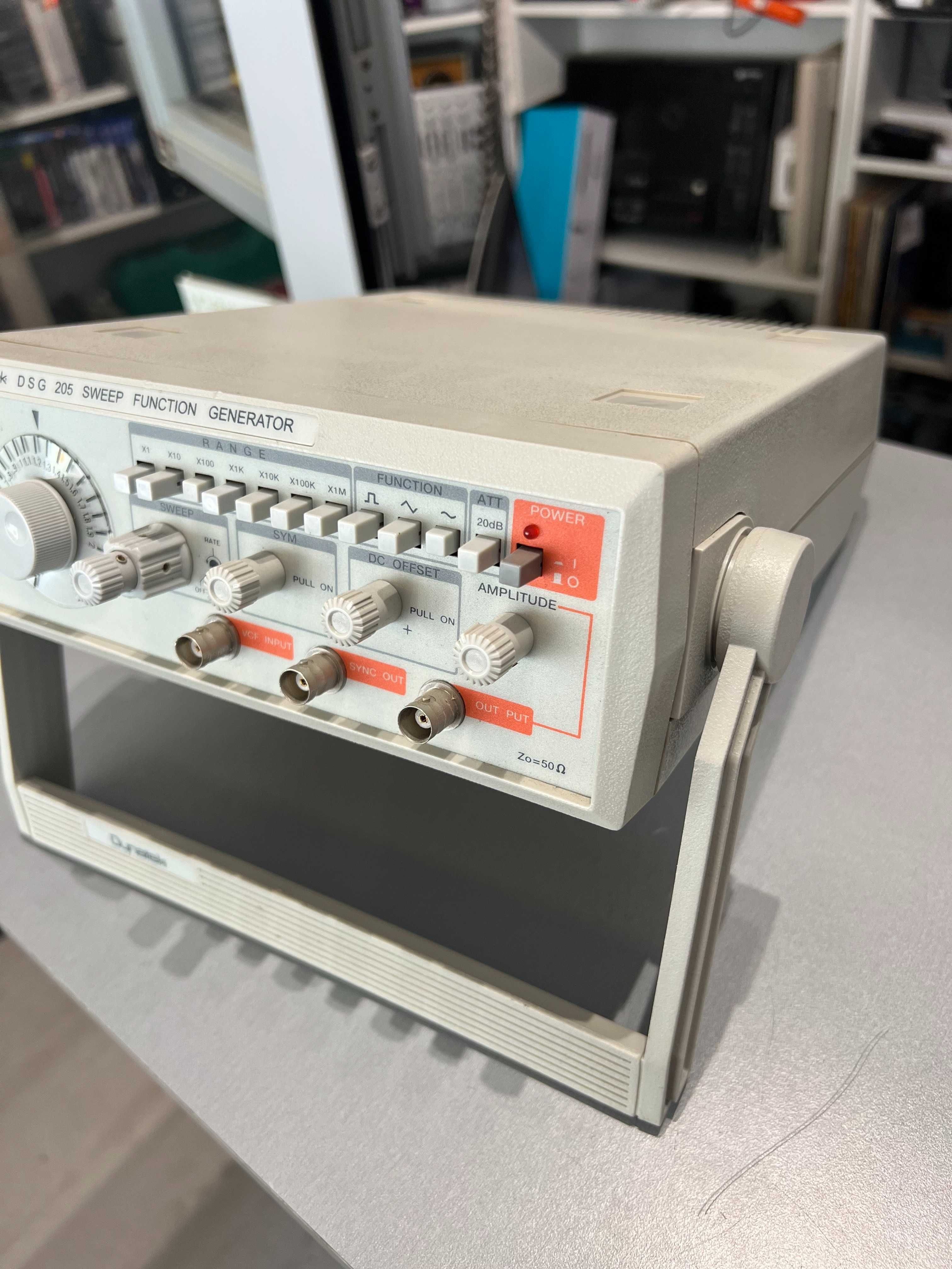 Generator sygnału, częstotliwości/ funkcyjny Dynatek DSG 205