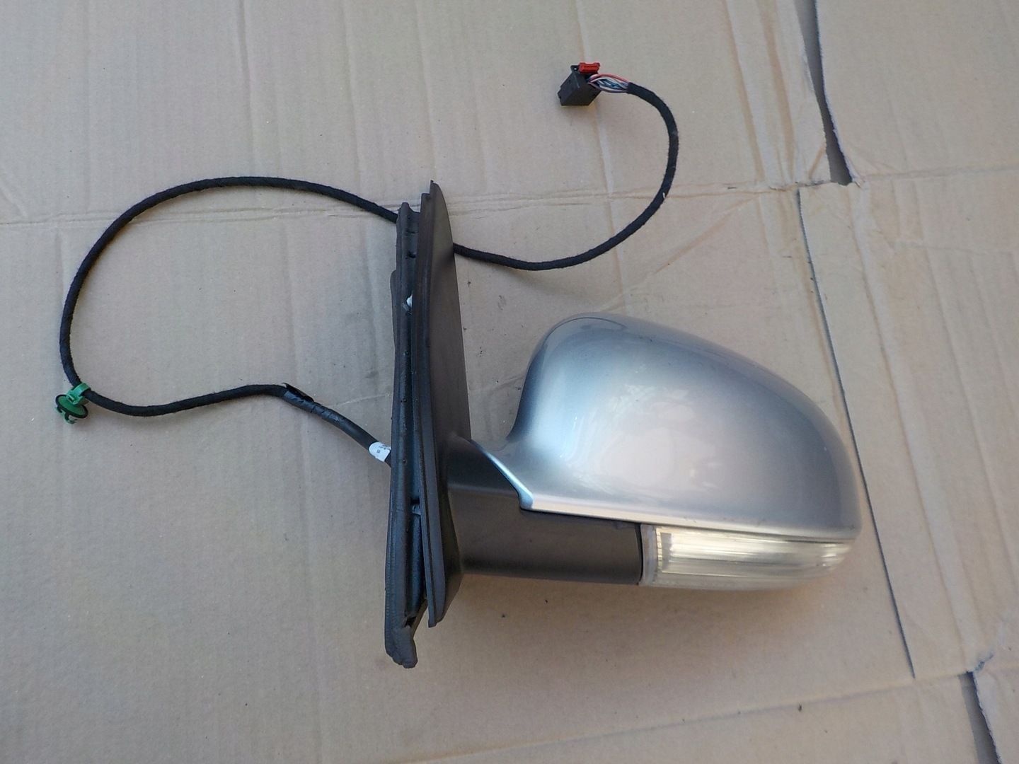 lusterko lewe 7 PIN vw golf V 2008r EUROPA