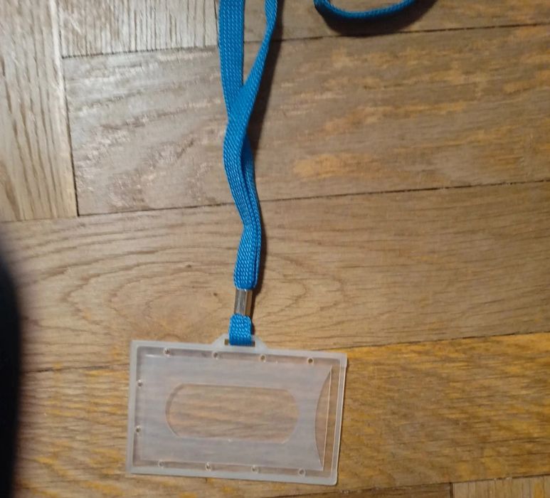 Etui na identyfikator ze smyczą