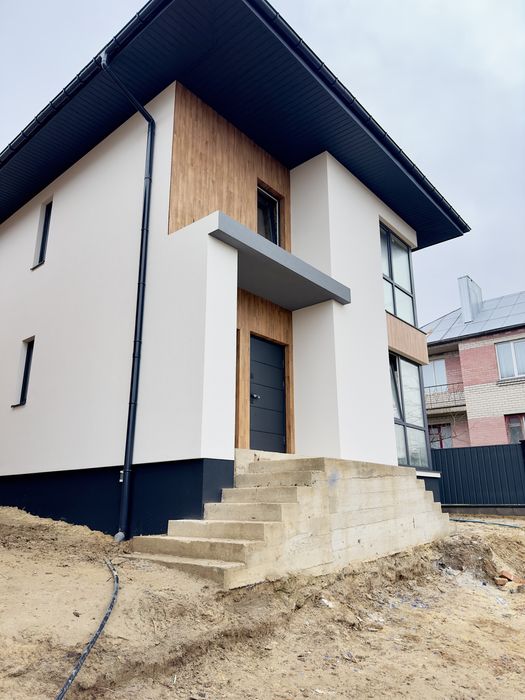 Будинок в Червоних горах