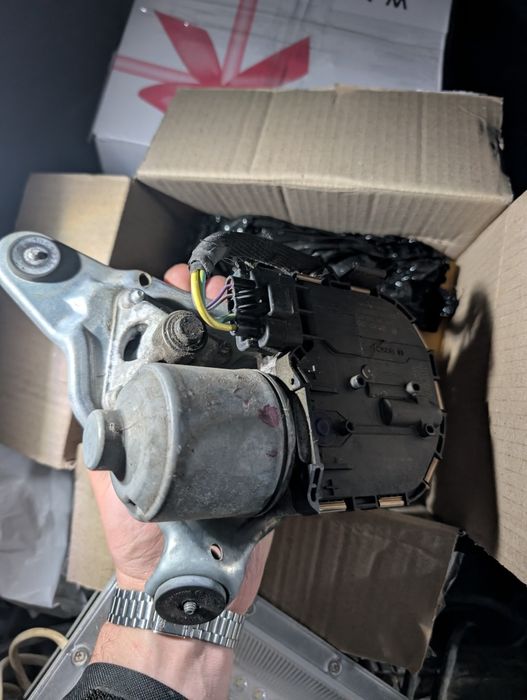 Моторчик двірника правий Peugeot 508