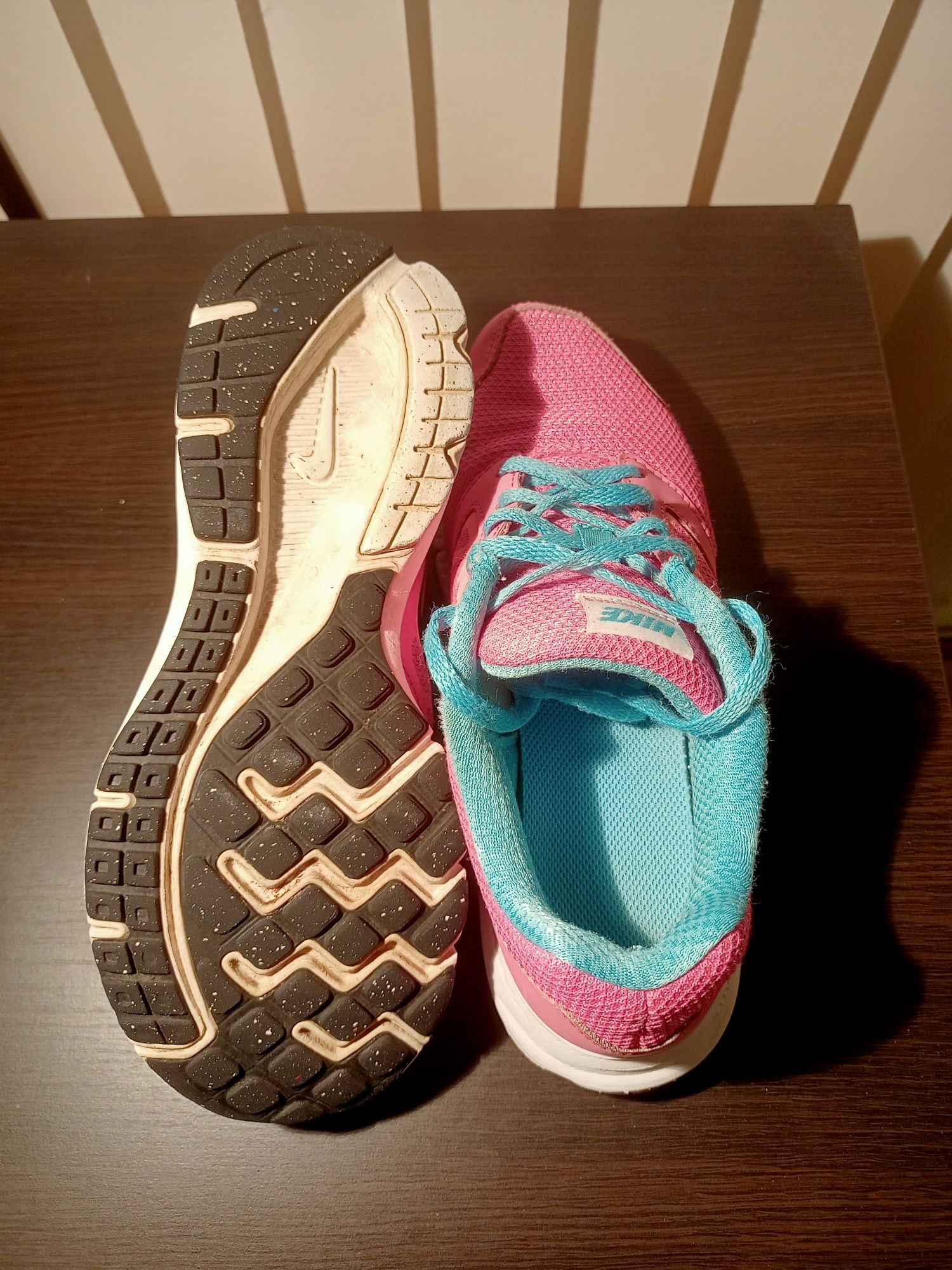 Buty Nike lekkie  dziewczęce sportowe do biegania rozmiar 36