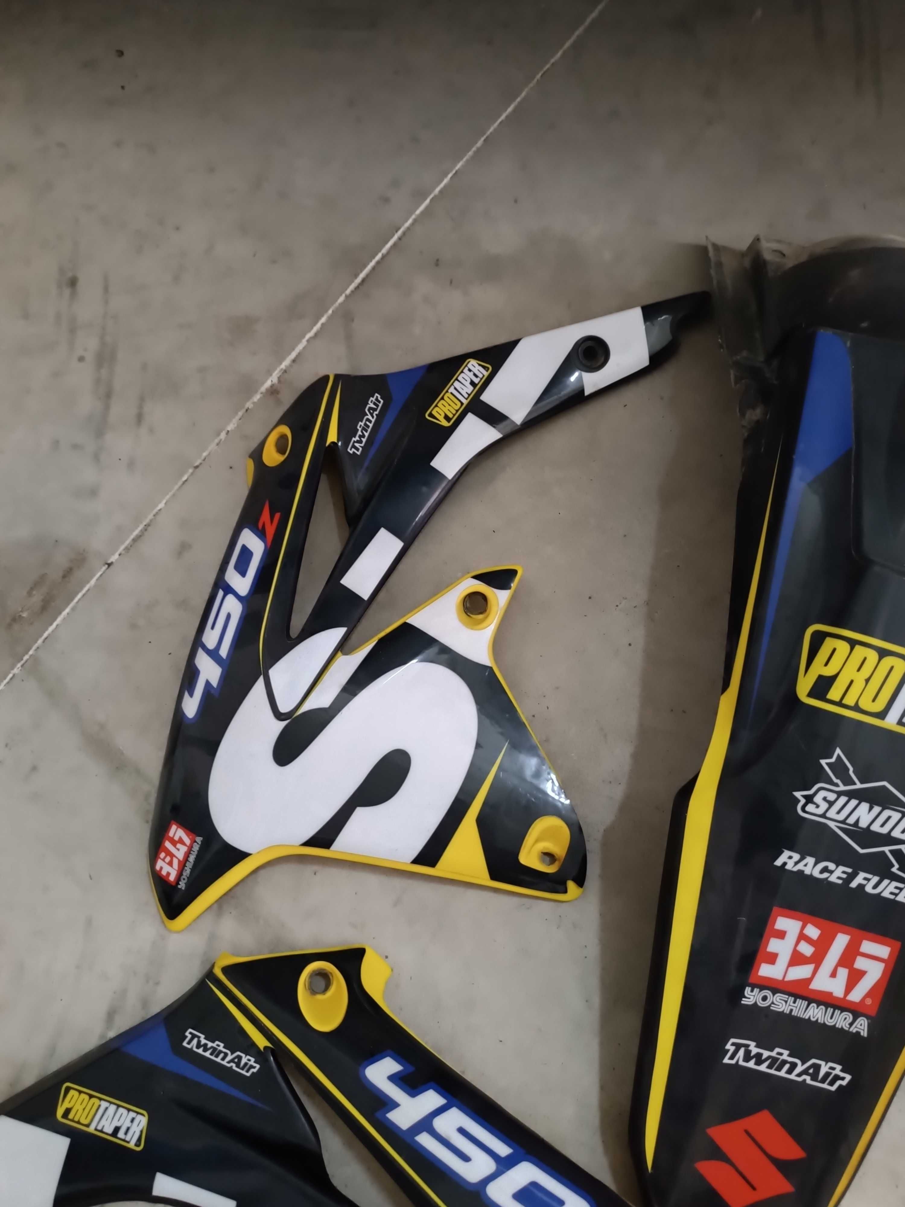 Suzuki RMZ 450 kit plásticos originais com autocolantes