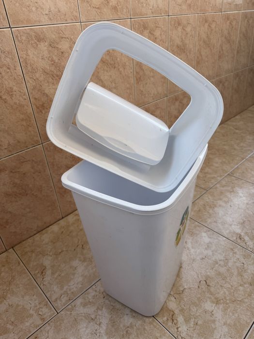 Caixa de lixo/  papeleira para casa