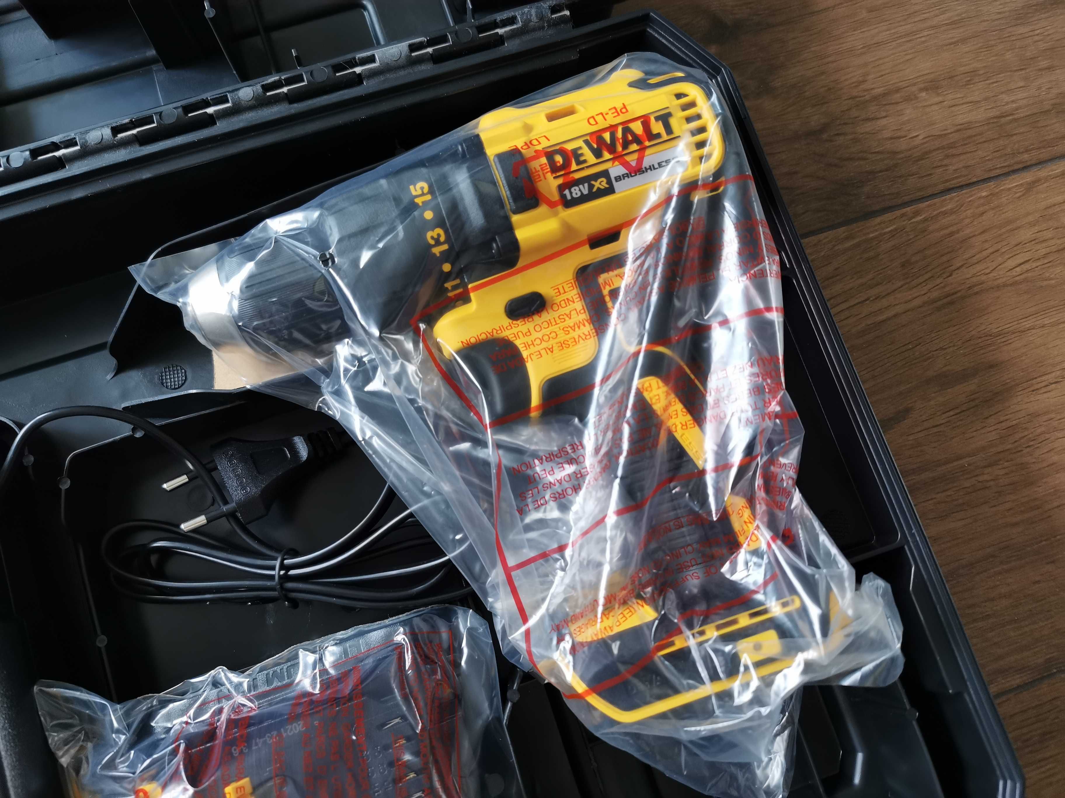 Wiertarko Wkrętarka DeWalt DCD777 XR li-ion 18V + oryginalna walizka