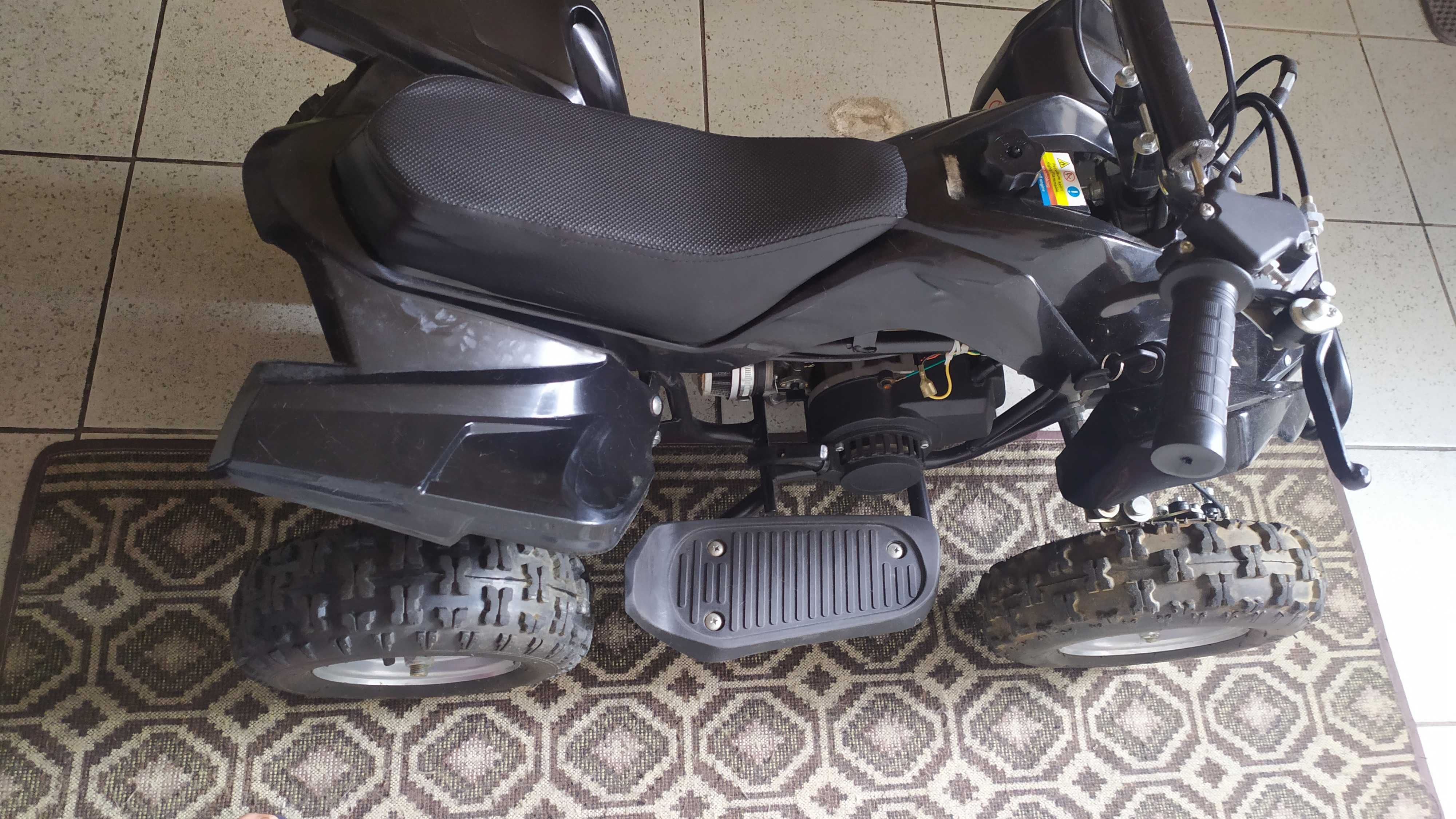 Quadriciclo a gasolina
