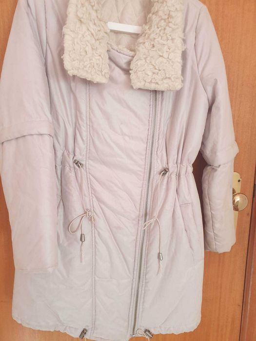 Casaco forrado com gola de pêlo