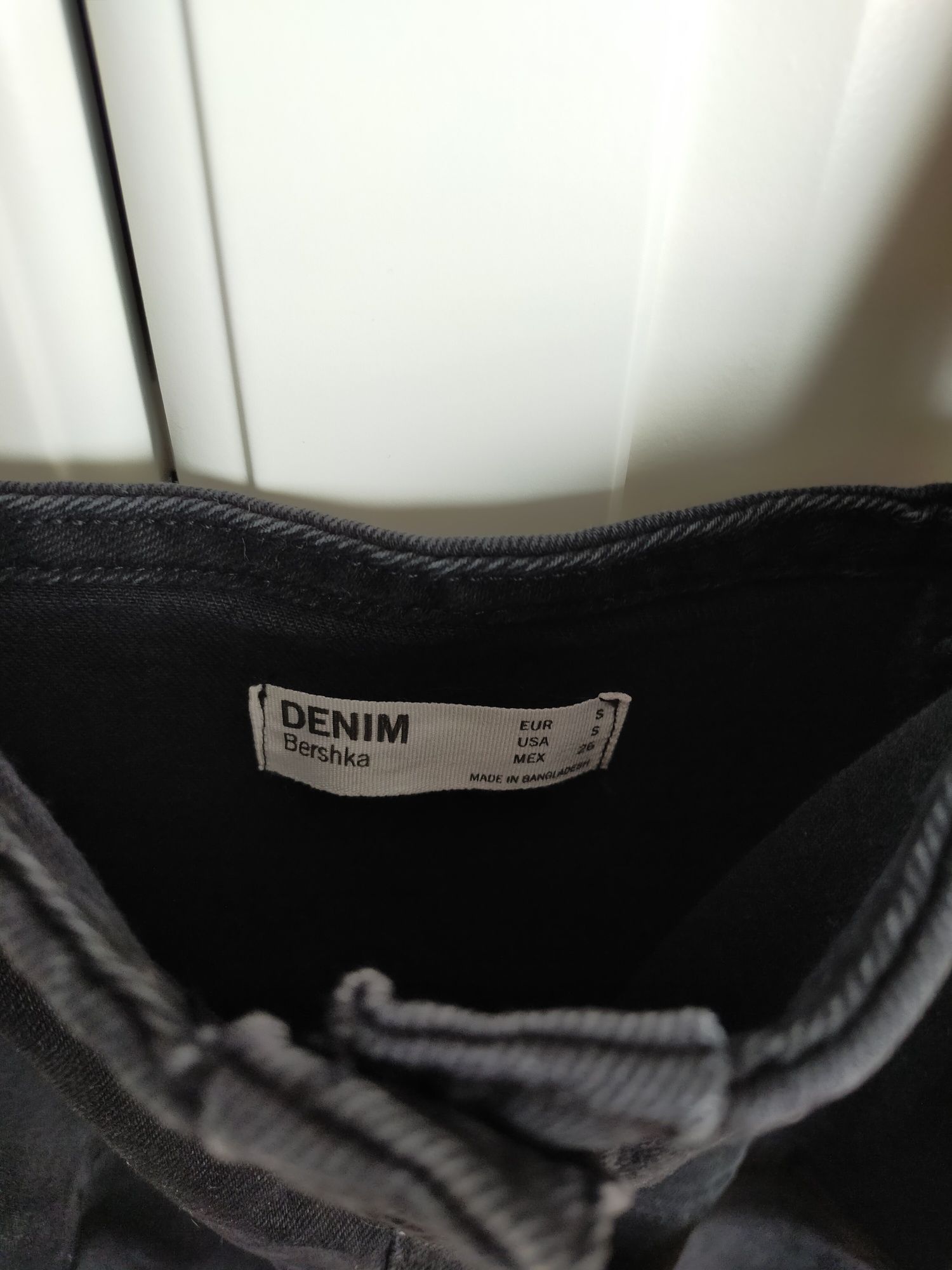 Sukienka jeansowa czarna BERSHKA rozm. S