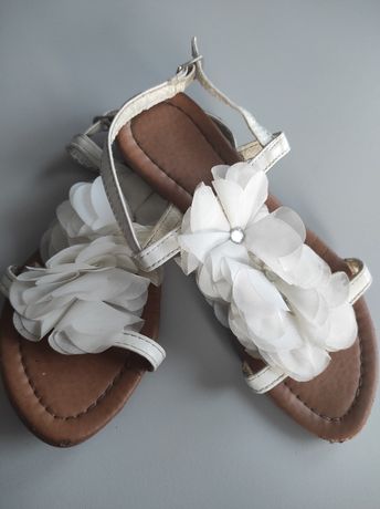 Buty białe sandałki z kwiatkami rozmiar 32 dla wkladki 20,5cm