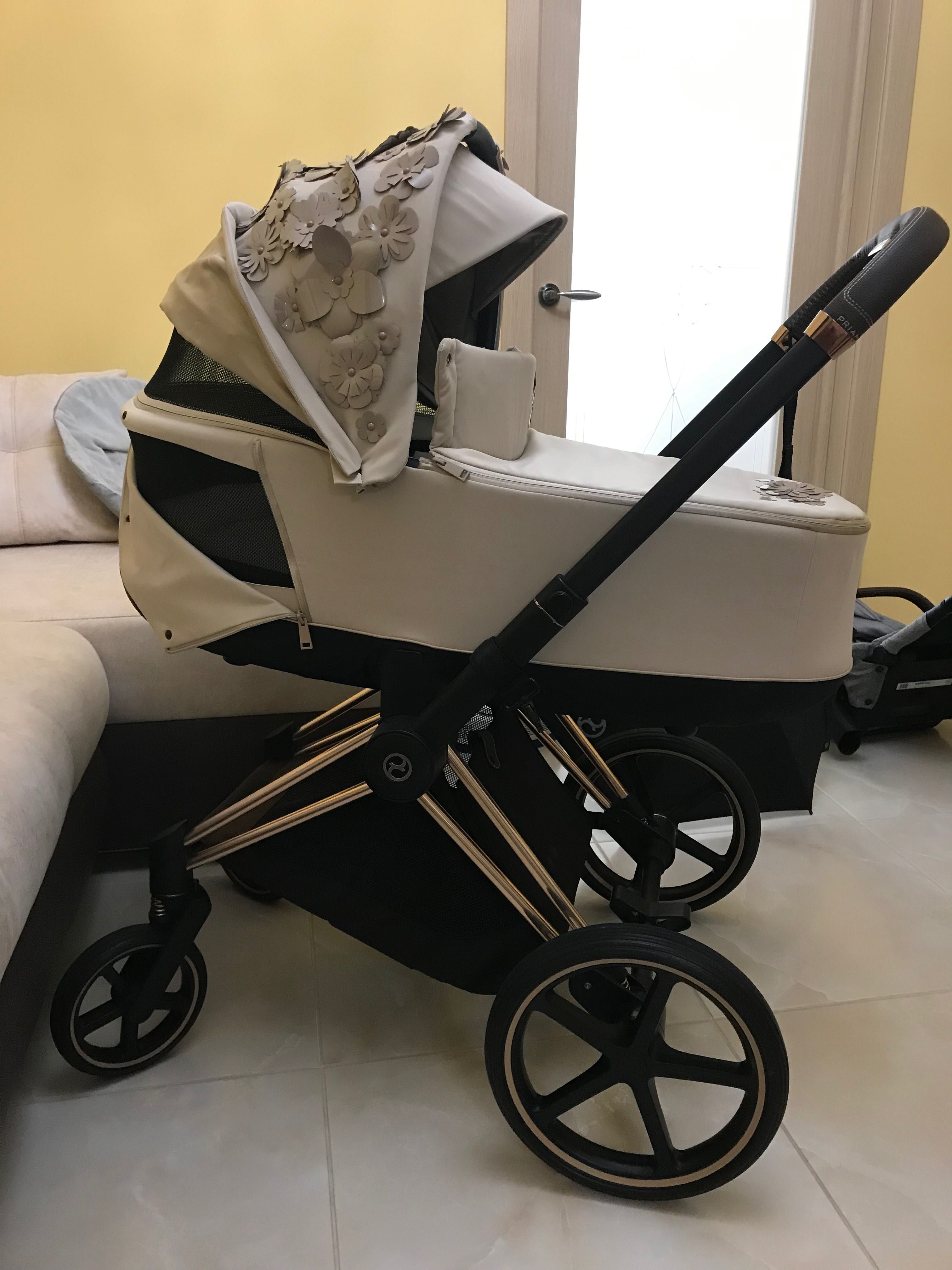 Коляска Cybex Priam 2в1 Simply Flowers beige + Koi на шассі rose gold
