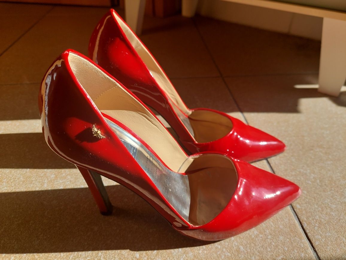 Sapatos de salto alto de verniz vermelho Miguel Vieira
