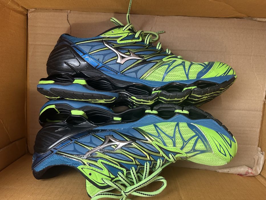 Кроссовки Mizuno