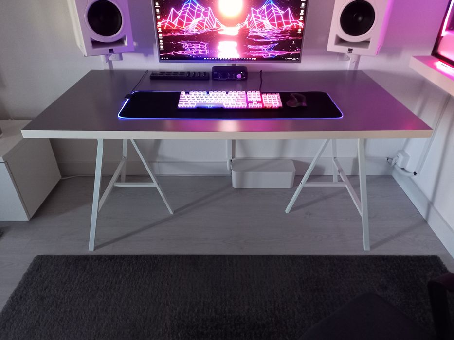 Secretária Ikea (com organização para cabos)