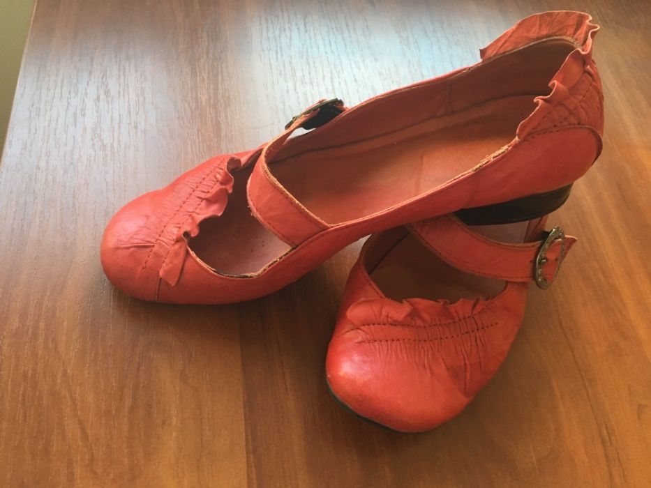 Красные ,красивые туфельки