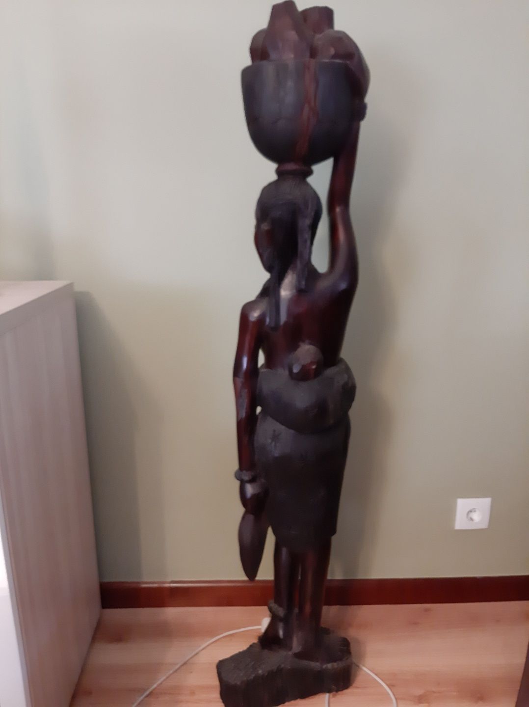 Boneca de madeira africana