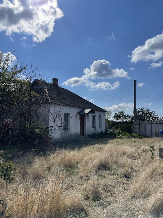 с. Каравелове (Каларово)  3км від міста,15 соток землі,4 кім-ти окремі