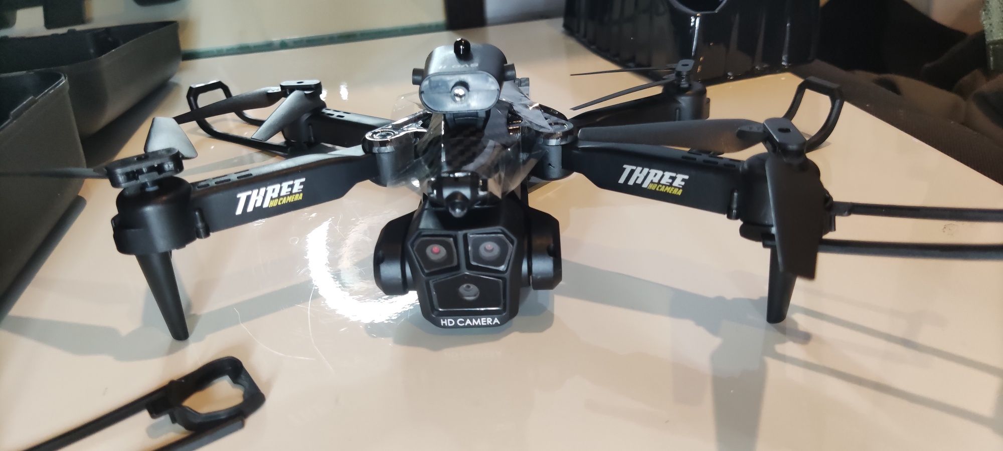 Nowy DRON wraz z walizką PCV XxL THpee P11 Carbon