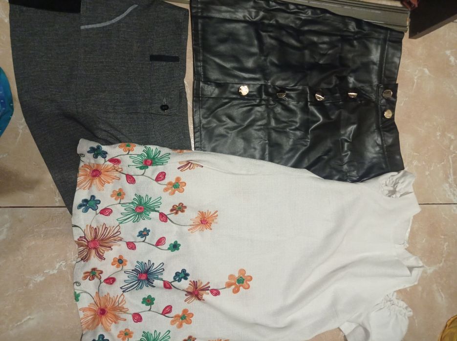 Віддам жіночий одяг