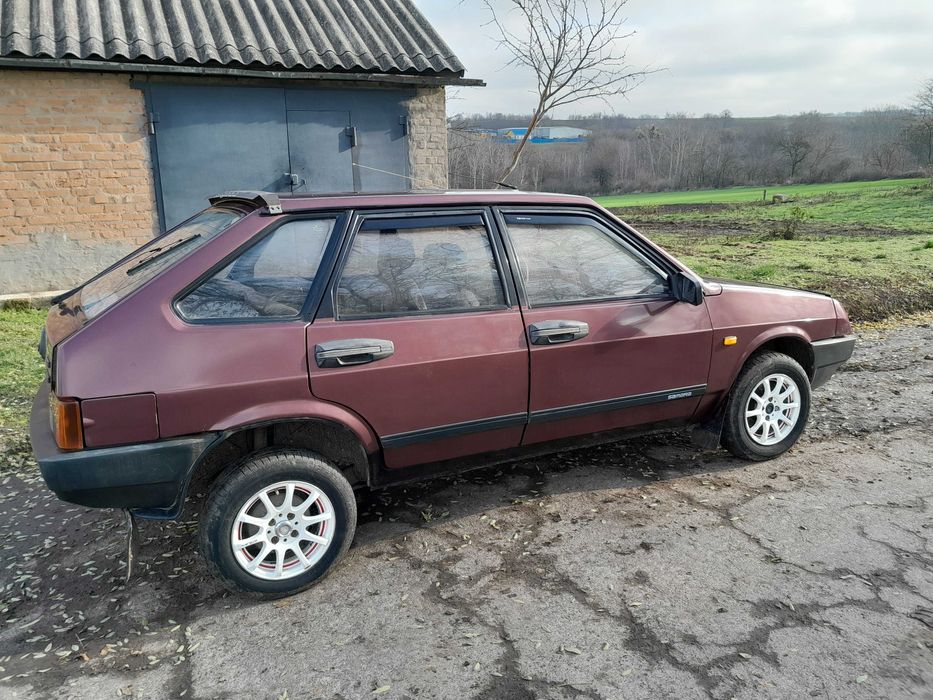 Автомобіль Ваз 2109