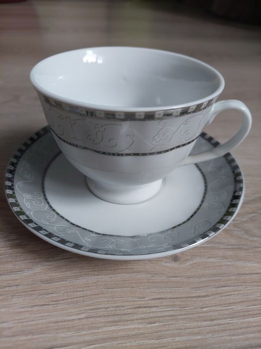 Filiżanka z Porcelany razem ze spodkiem
