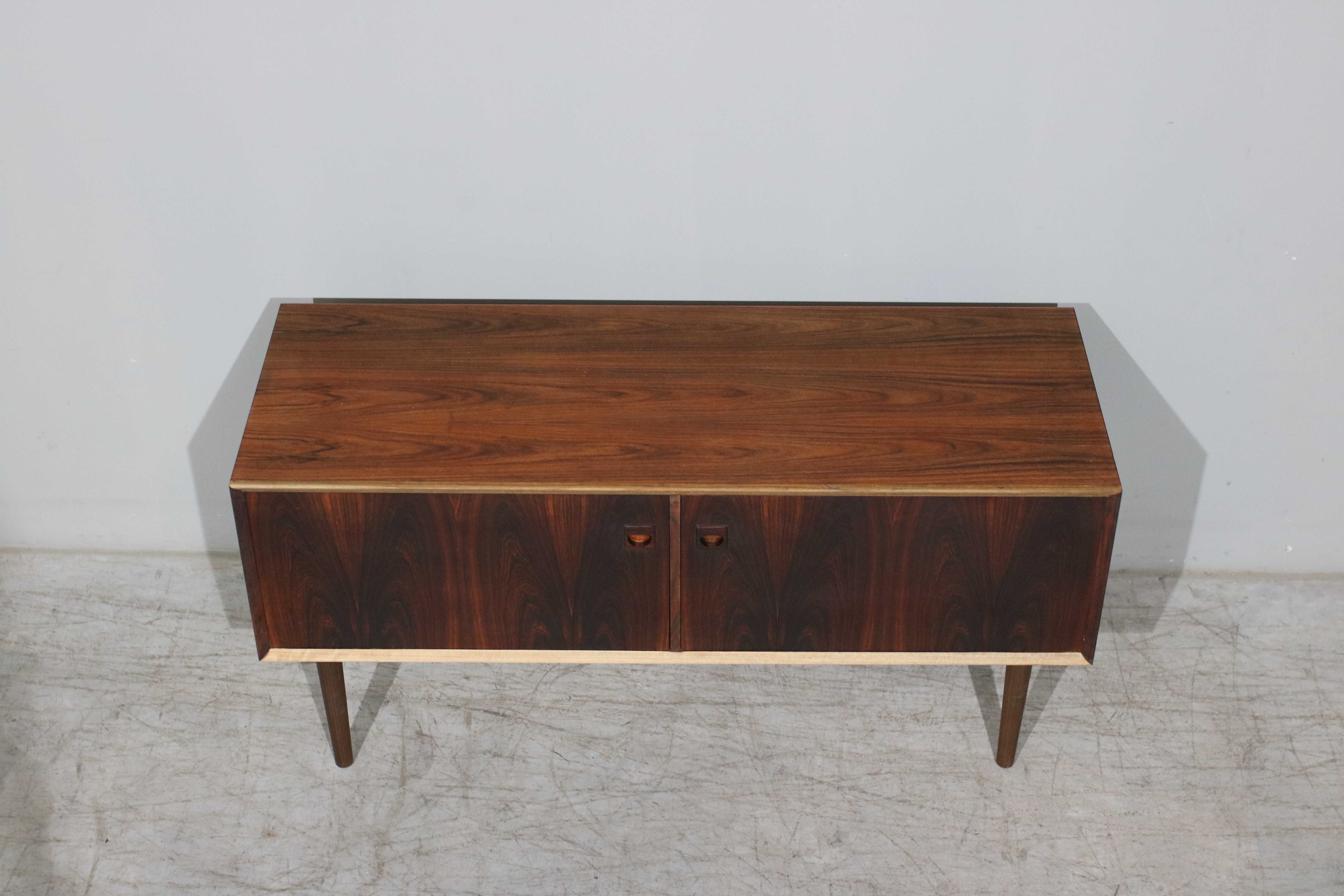 Aparador Edmund Brouer em pau santo | Danish Design