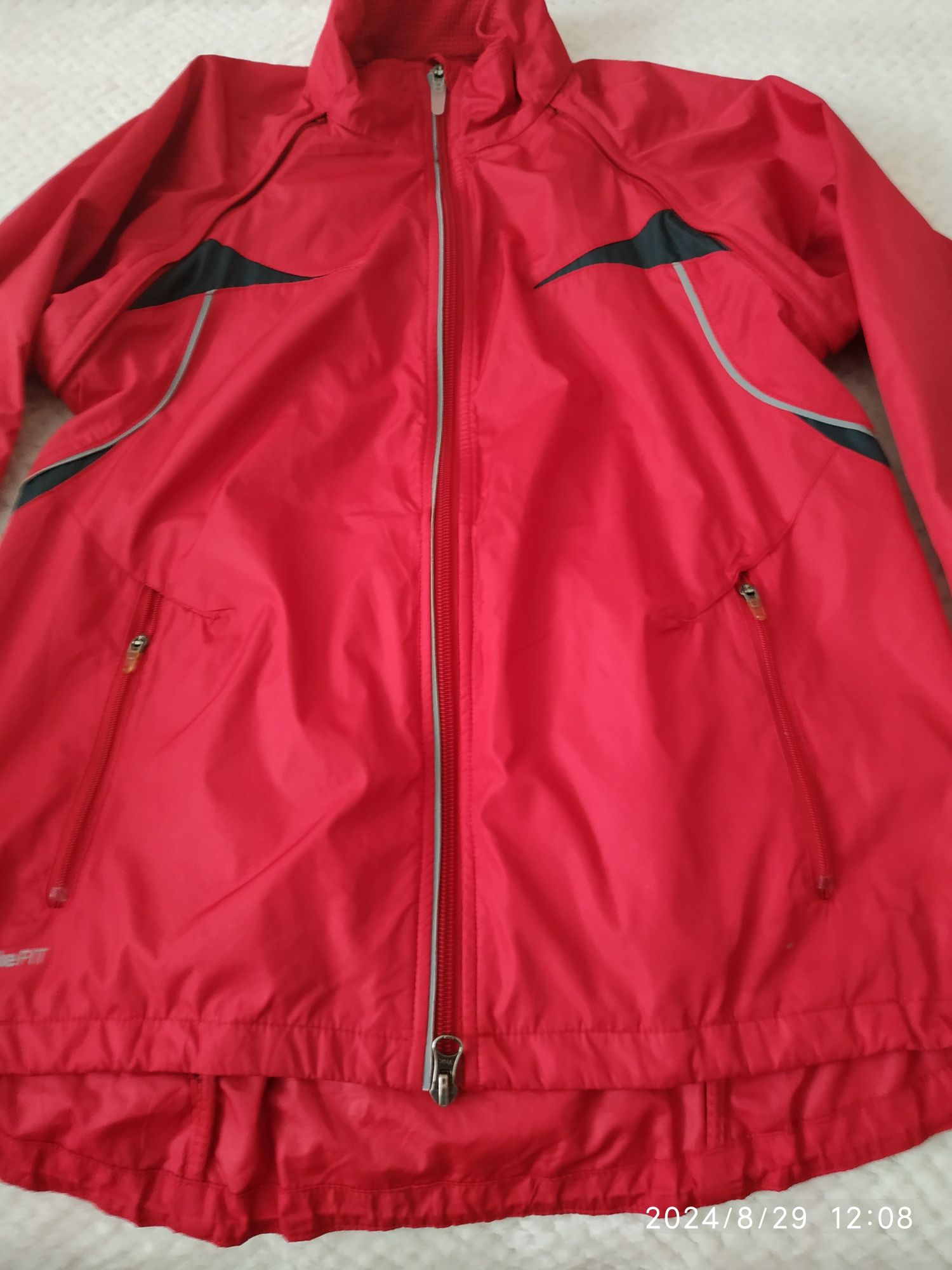 Kurtka damska wiatrówka czerwona r 40/42 , Nike, uzywana
