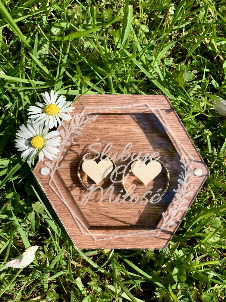 Drewniana szkatułka / pudełko na obrączki ślubne