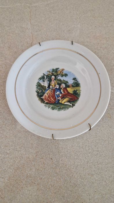 Prato decorativo de pendurar na parede com suporte