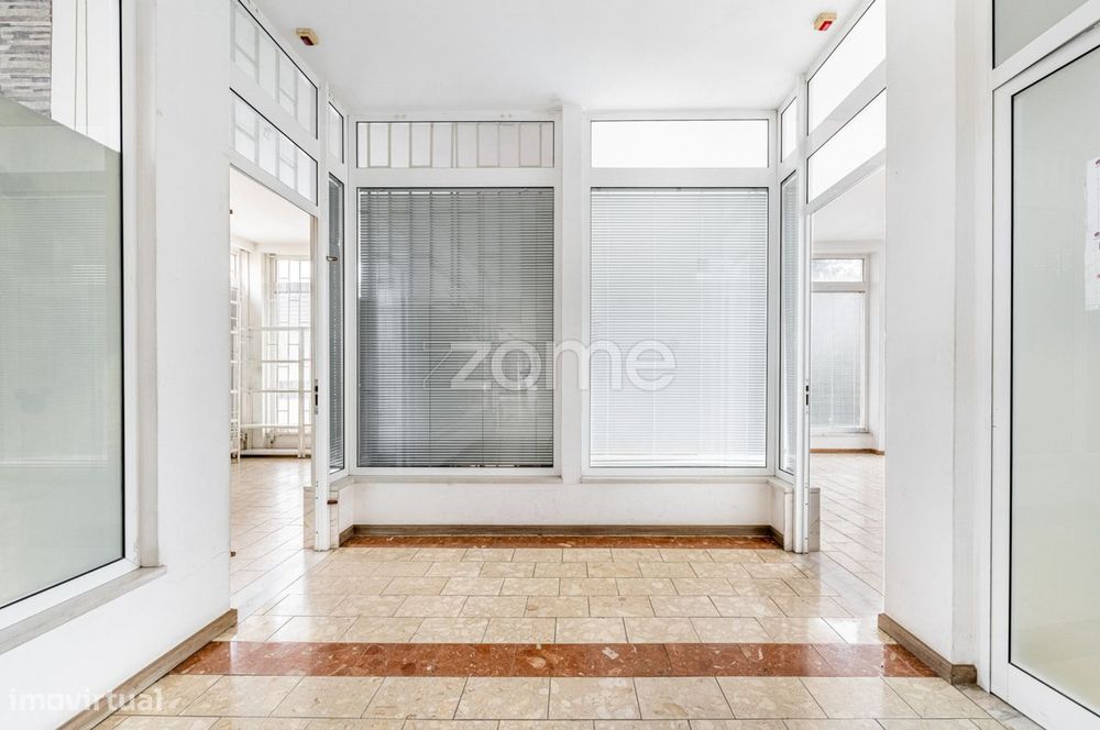 Lojas - Edifício Variante em Sobreira | Paredes