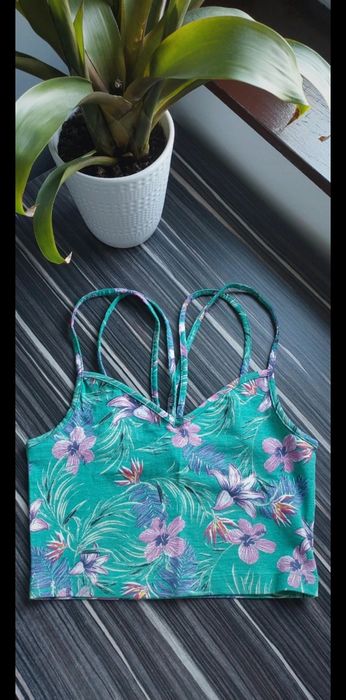 Crop top zielony w kolorowe kwiatki