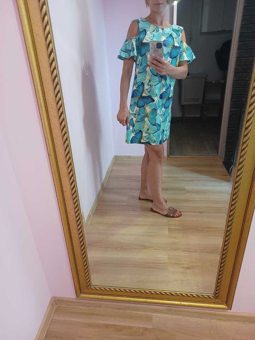 Sukienka odkryte ramiona niebieskie motyle